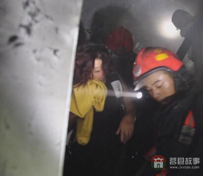 險(xiǎn)！日照莒縣一餐館深夜突發(fā)大火 ！濃煙滾滾！