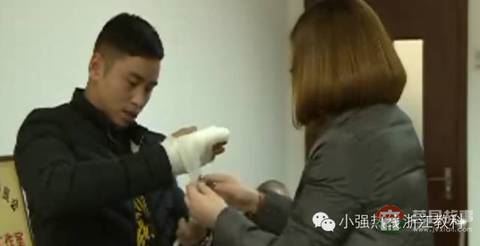 小伙去足浴店洗腳 竟把手指給洗沒了