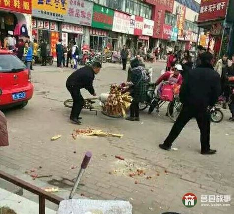 山東日照太陽(yáng)城貌似城管暴力執(zhí)法！真讓人寒心