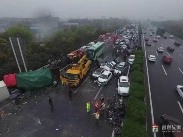 行車記錄儀視頻曝光！滬蓉高速25車連環(huán)相撞原因找到了