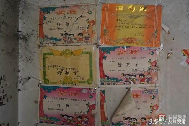 被父母狠心拋棄的三個孩子，只認爺爺不認爹