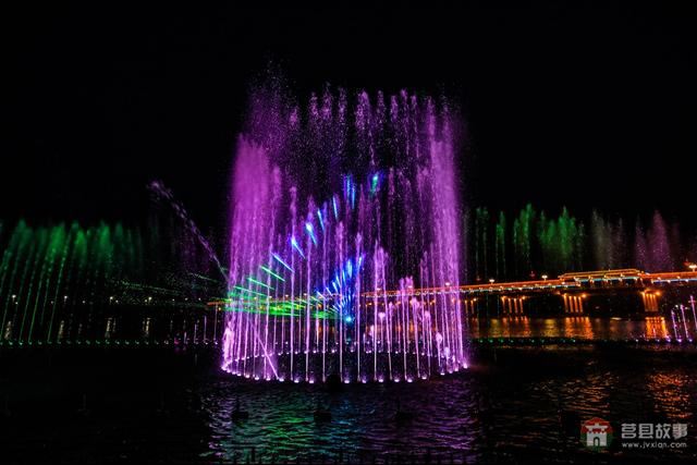莒縣沭河濕地公園，上演激光水幕音樂噴泉，真是太棒了