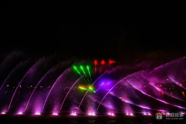 莒縣沭河濕地公園，上演激光水幕音樂噴泉，真是太棒了