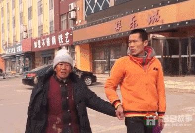 哥哥下落不明，和媳婦離婚，日照小伙帶精神病媽媽打工六年……想有個家！