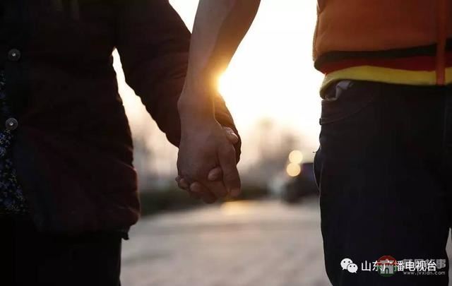 哥哥下落不明，和媳婦離婚，日照小伙帶精神病媽媽打工六年……想有個家！