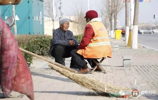 哥哥下落不明，和媳婦離婚，日照小伙帶精神病媽媽打工六年……想有個家！