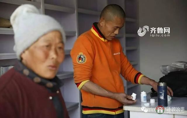 哥哥下落不明，和媳婦離婚，日照小伙帶精神病媽媽打工六年……想有個家！